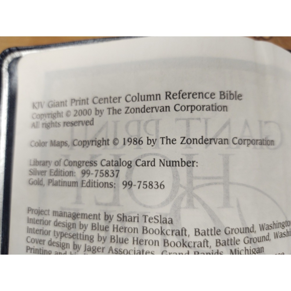 Holy Bible 1986 King James Version Giant Print Words Christ in Red Concordance - Picture 9 of 13